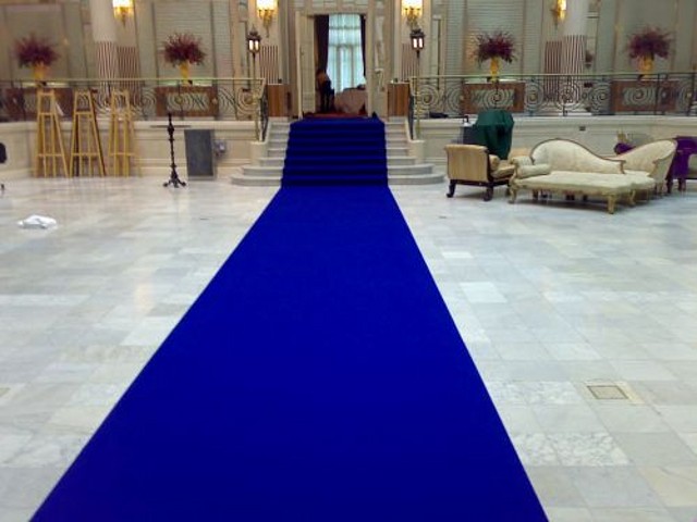 alfombra-azul-para-bodas-5605304z0