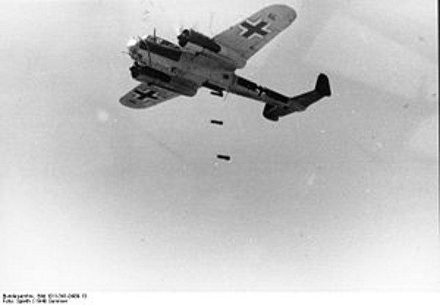 300px-Bundesarchiv_Bild_101I-341-0489-13,_Frankreich,_Flugzeug_Dornier_Do_17