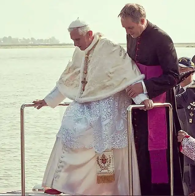 BENEDICTO XVI MUCETA BLANCA