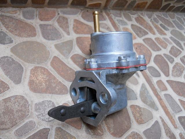 Bomba gasolina Renault 4L,R6,R8 yR10(35euros)