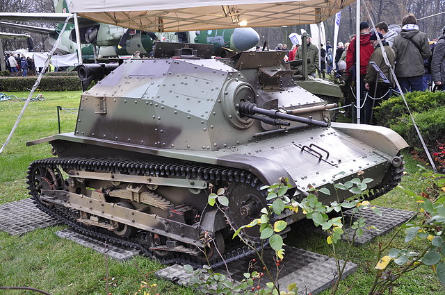 v46246_Polish WW2 TKS tankette 3