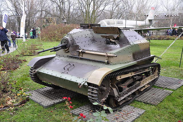 v46245_Polish WW2 TKS tankette 2