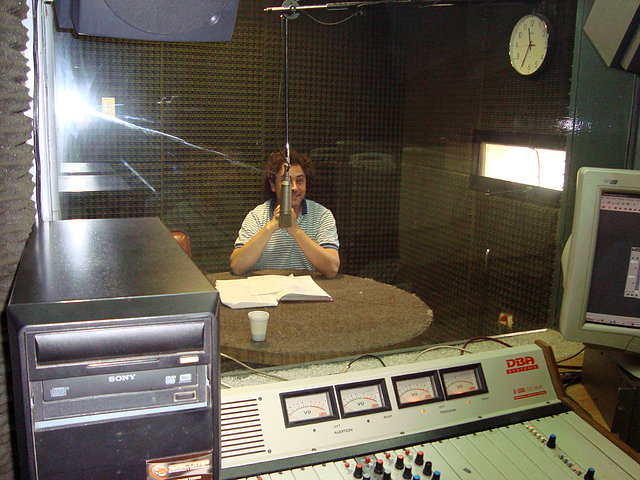 Gustavo grabando