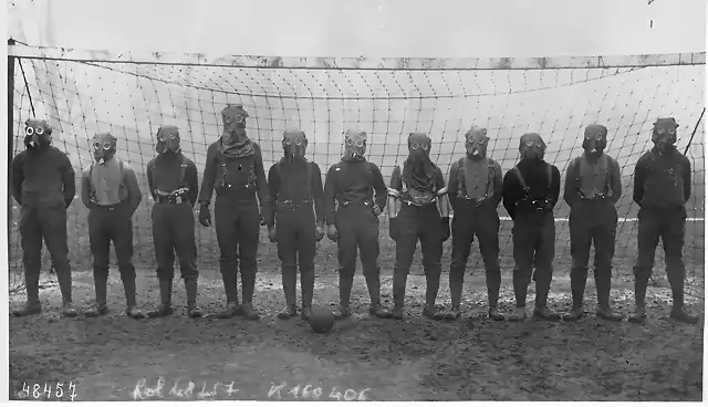Equipo de futbol britnico en la WWI preparados para jugar a futbol