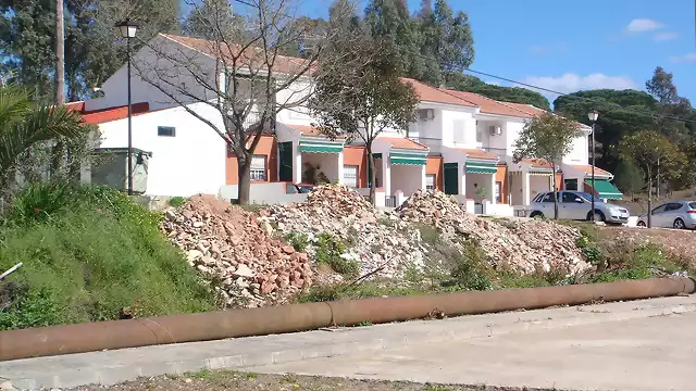 La Foto denuncia-Escombros en V.Alegre-Fot.J.Ch.Q.Febrero 2014.jpg