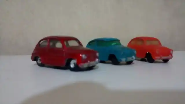 3a Fiat 600 rojo (Serie Pl?stico)