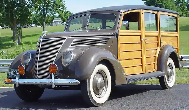 1937-Ford-Woody-fa-lr