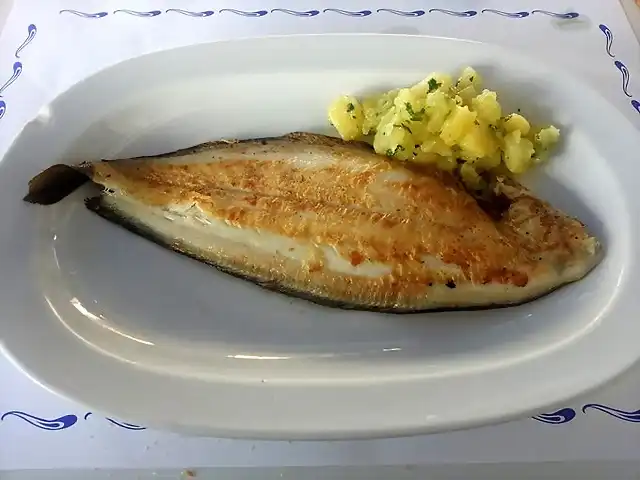 Suela a la plancha con papas alinas