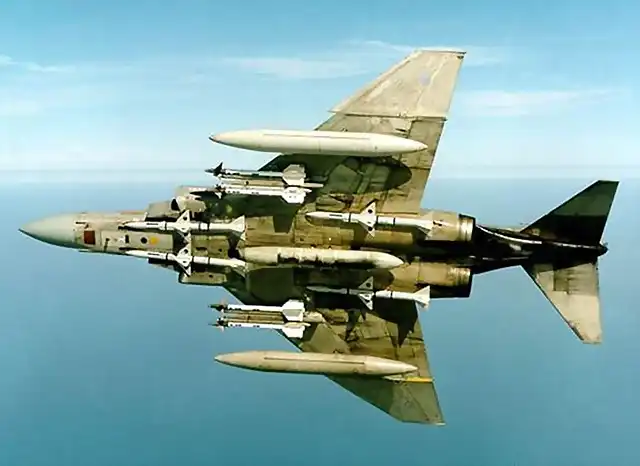 Carga subalar de un McDonnell Douglas F-4 Phantom en la guerra del Vietnam