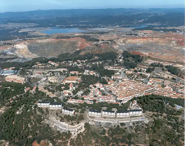 Corta Atalaya, Cerro y Pueblo