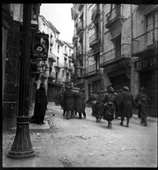 22.- La Plaza del Torico reconquistada por los nacionales.