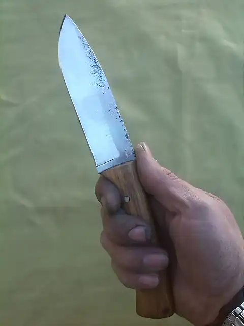 CUCHILLO DE CAZA 1 004