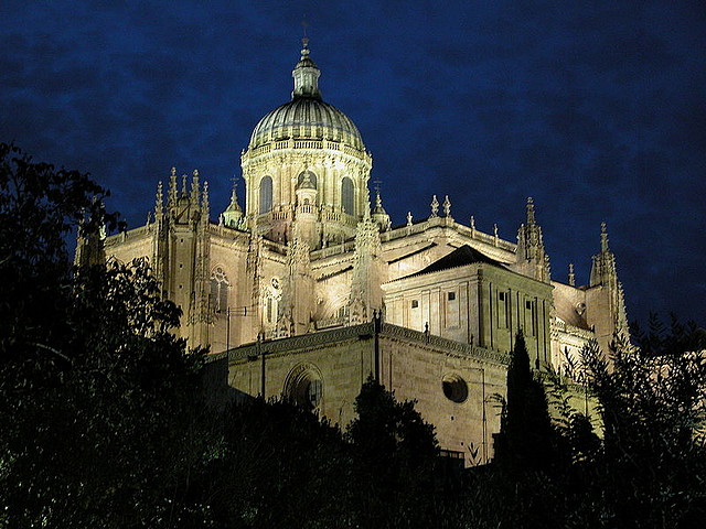 800px-Catedral_Salamanca_noche 800px-Catedral_Salamanca_noche