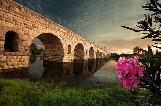 800px-Puente_romano_en_m%C3%A9rida 800px-Puente_romano_en_m%C3%A9rida