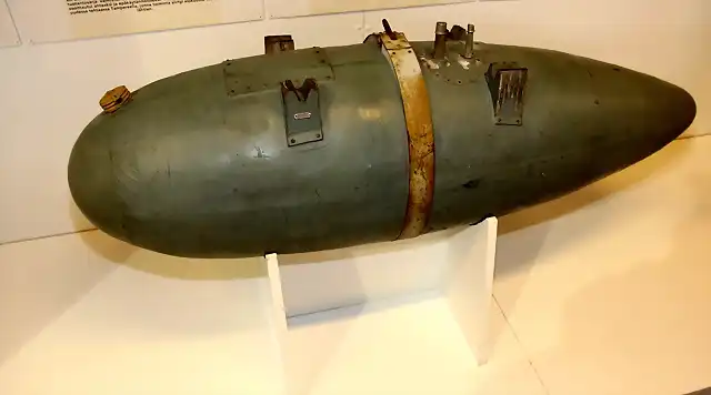 Messerschmitt_Bf_109_drop_tank_Keski-Suomen_ilmailumuseo