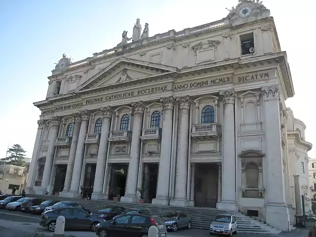 Napoli_-_Basilica_dell'Incoronata_Madre_del_Buon_Consiglio