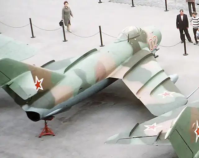 mikoyangurevich-mig17-fresco_3