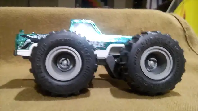 Chevy Silverado 4x4 Monster MAJORETTE (8)