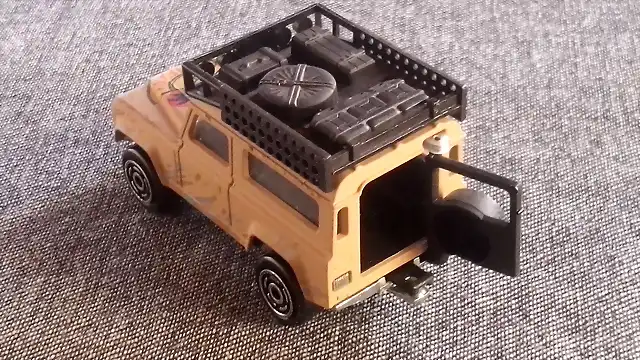 Land Rover Safari MAJORETTE (9)