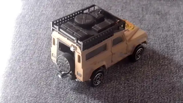 Land Rover Safari MAJORETTE (1)