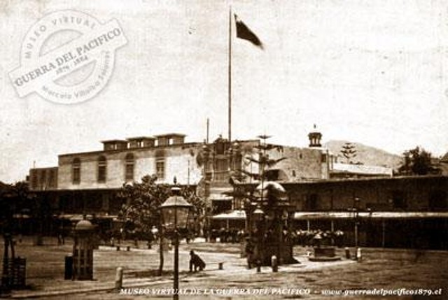 Palacio de gobierno de Lima, con bandera chilena al tope