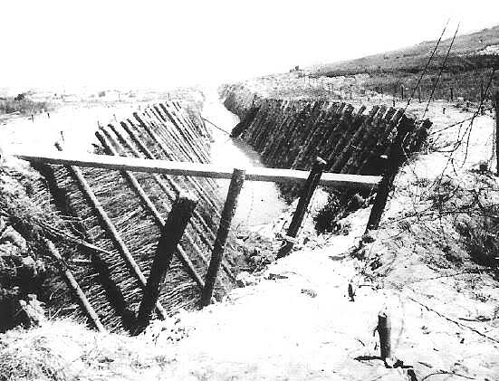 zanjas antitanques en Omaha Beach.