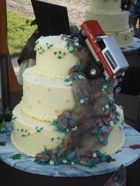 off-roading-wedding-cake