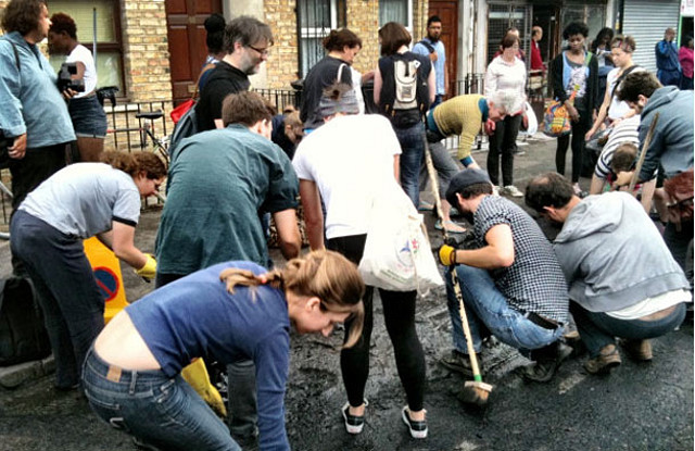 image-2-for-members-of-the-public-gather-to-clean-up-damage-from-the-riots-gallery-693772448 image-2-for-members-of-the-public-gather-to-clean-up-damage-from-the-riots-gallery-693772448