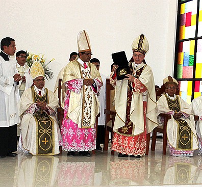 bendicin_de_nueva_iglesia_san_clemente_de_pisco_20120903_1130622770