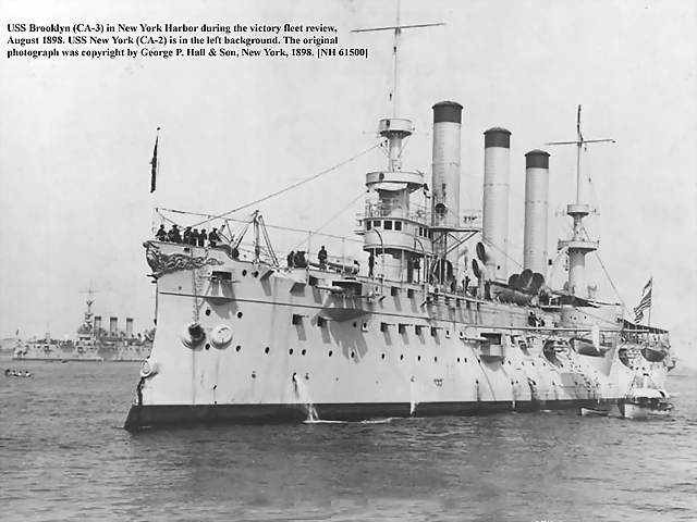 uss brooklyn en el puerto de Nueva York.