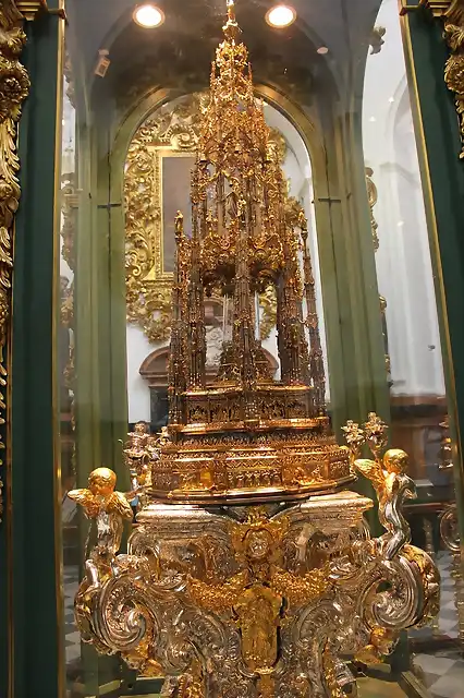 CORDOBA.LA MEZQUITA.INTERIOR.CAPILLA DE SANTA TERESA.cUSTODIA DE PEDRO DE ARFE DE 1518