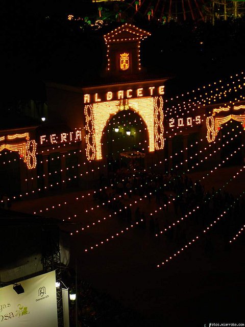 castillos de fuegos artificiales antes de la apertura