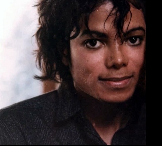 mike-SEXYYY-michael-jackson-17574469-443-400