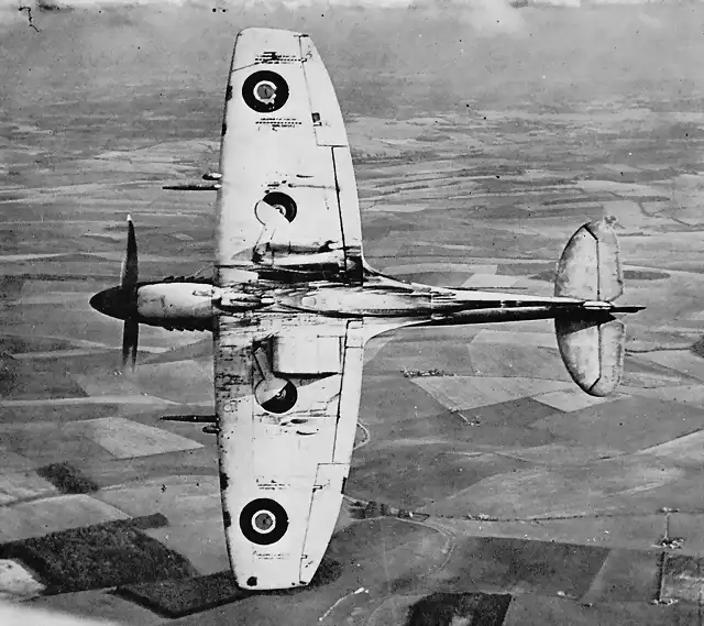Supermarine_Spitfire_Mk.XII_4