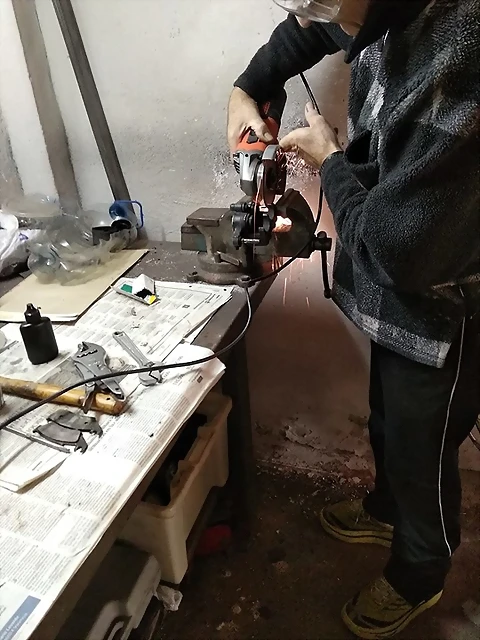 Radial pinza