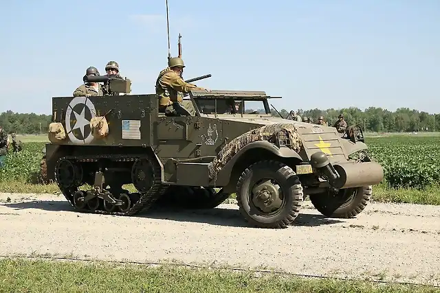 1200px-M3_Half_Track,_Thunder_Over_Michigan_2006