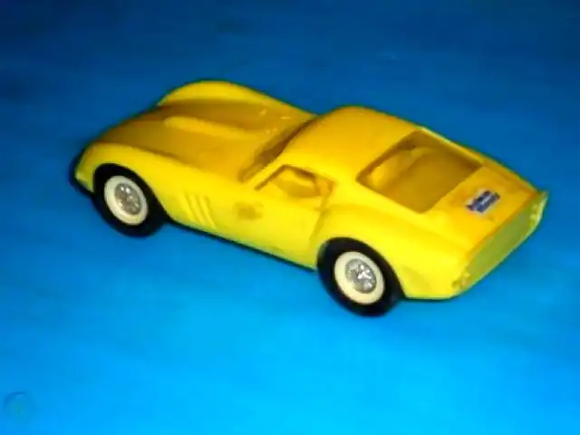 32-revell-vintage-ferrari-250-gt_yellow 3