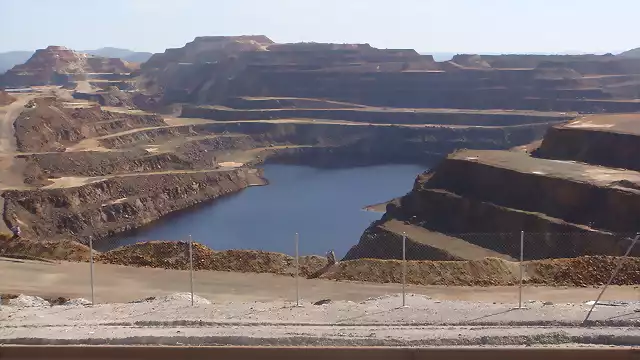 Una mina que espera-Oct-Novbre. 2014-Fot.J.Ch.Q.jpg (11)
