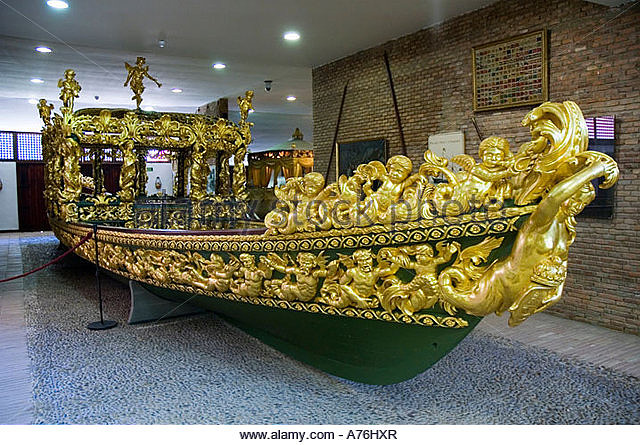 felipe-iv-falua-or-royal-boat-royal-faluas-museum-aranjuez-madrid-a76hxr