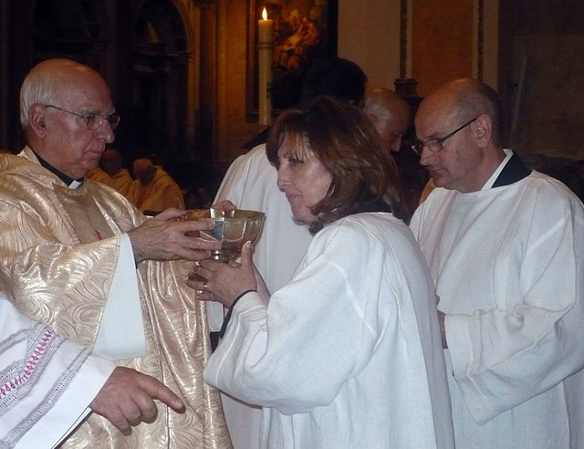 MCarmen y Cecilio Comulgando