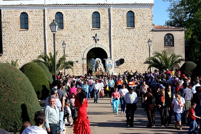 saliendo de la ermita para la procesin