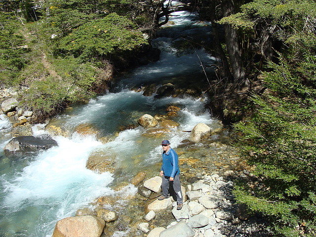 Arroyo de montaña camino laguna verde