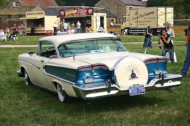 Edsel_Pacer_2-door_Hardtop_1958_rear-1024x680