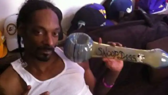 155926_snoop.dogg.on.420_497x313