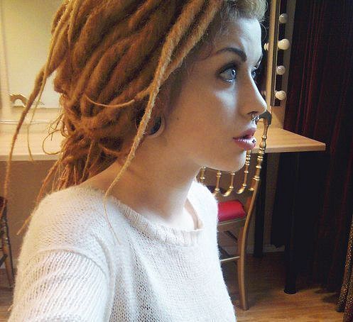 27809-9-chicas-con-rastas