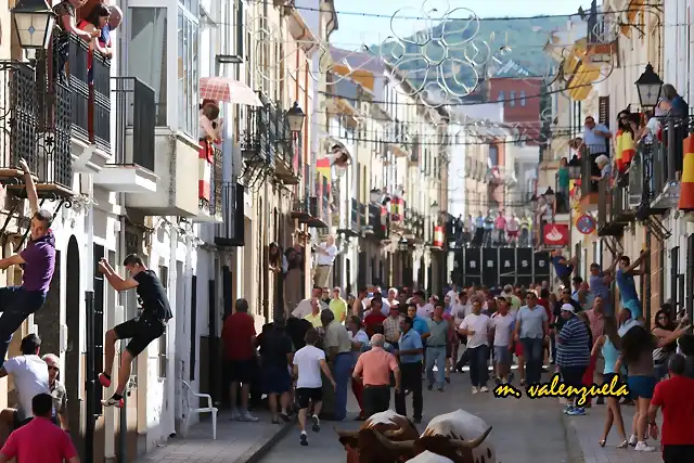 11, la gente acude en ayuda, marca