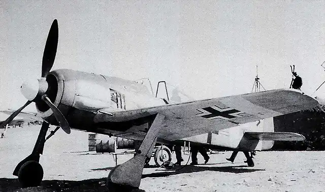 Focke-Wulf-Fw-190A4-4.JG2-(W1+-)-Kurt-Buhlingen-WNr-681-Kairouan-1943-01