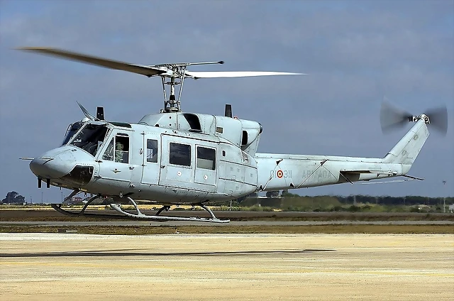 1024px-Agusta_AB-212ASW