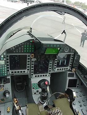 Eurofighter_cockpit[1]