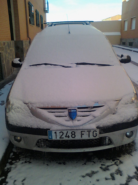 COCHE CON NIEVE